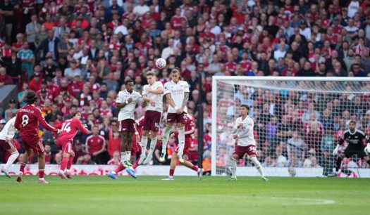 El líder de la Premier recibe al vigente campeón: Pronósticos de Arsenal vs Liverpool