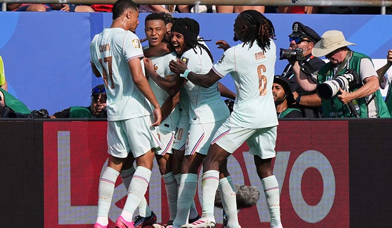 Francia festeja un gol de Mbappe contra Marruecos