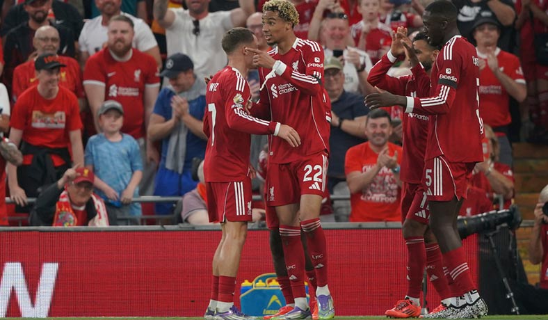 Dos buscan mantener el paso perfecto en la Premier: Pronósticos Liverpool vs Arsenal