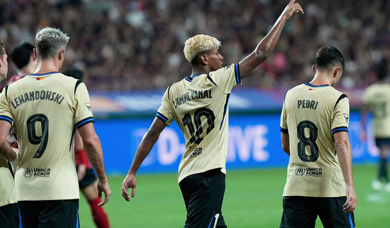 Lamine Yamal celebra un gol del Barcelona en amistoso