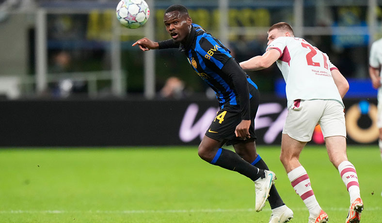 Ange-Yoan Bonny en partido de Inter contra Shakhtar