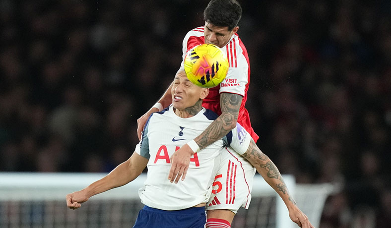 Piero Hincapie de Arsenal contra Richarlison de Tottenham